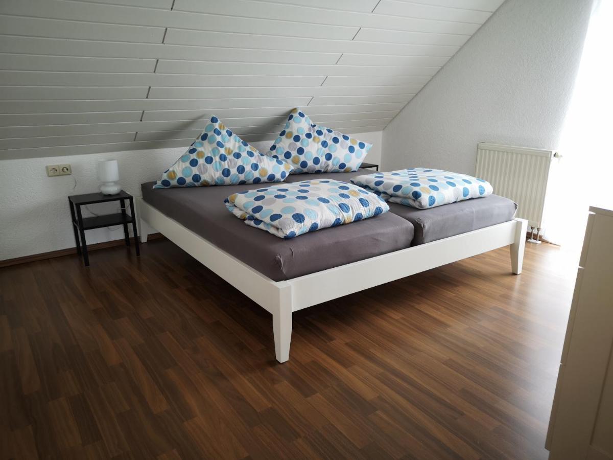 Familienfreundliche Ferienwohnung Mit Wohlfuehlbalkon Und Kostenlosem Parkplatz Nahe Messe Und Bodensee Meckenbeuren Buitenkant foto