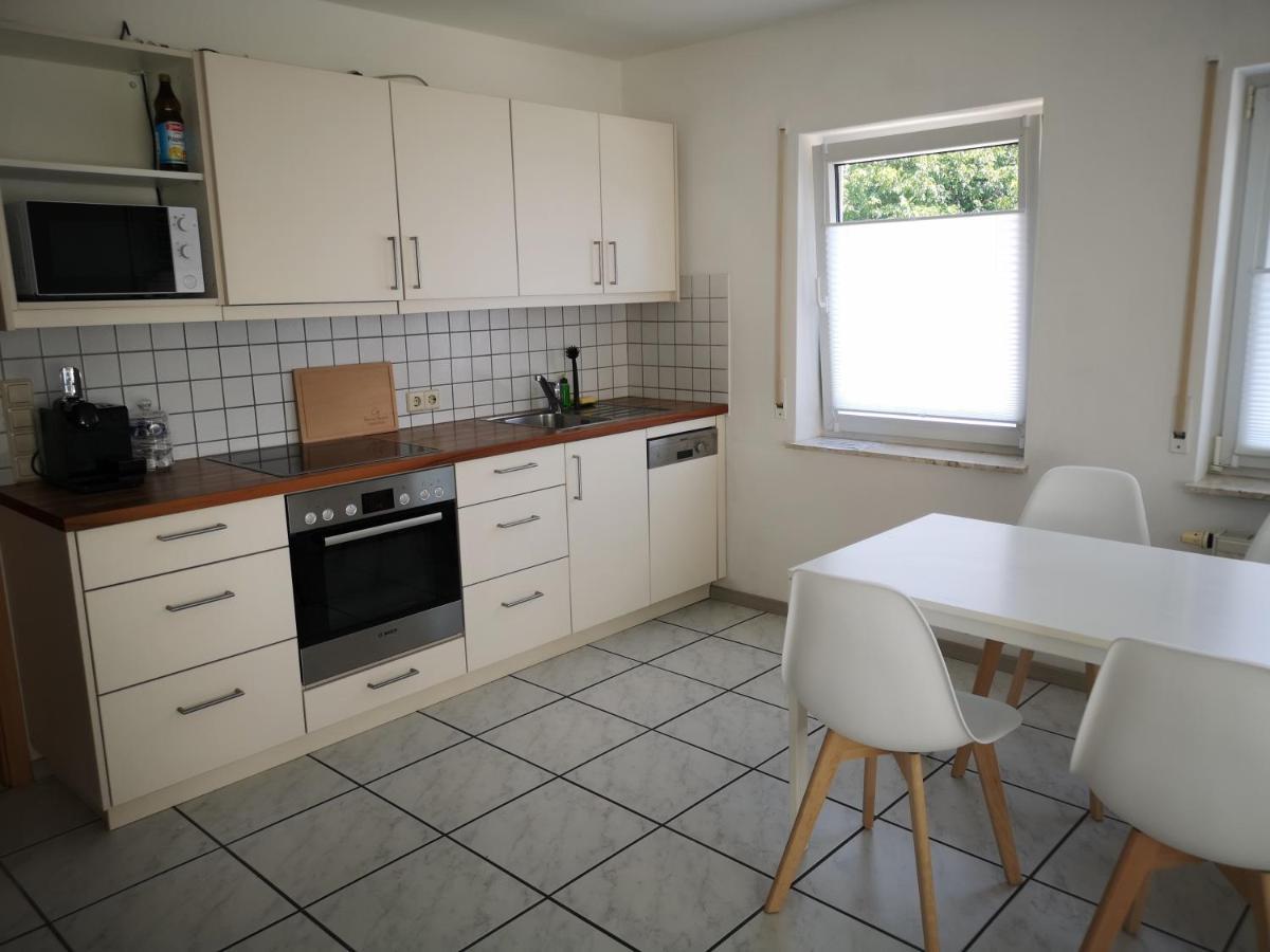 Familienfreundliche Ferienwohnung Mit Wohlfuehlbalkon Und Kostenlosem Parkplatz Nahe Messe Und Bodensee Meckenbeuren Buitenkant foto